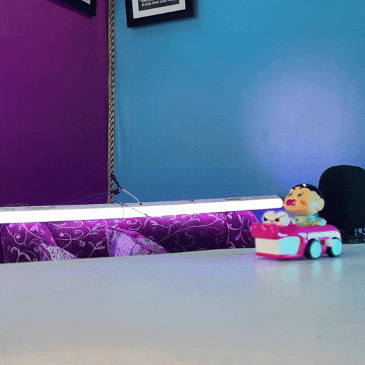  Shinchan moving car collectible toy on bright background