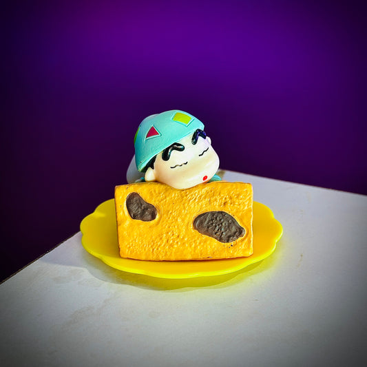  Shinchan mini figure with cheese block collectible toy