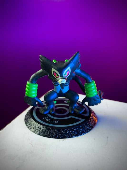 
Shadow Raven Anime Figure – 7cm Monster Collectible Toy
