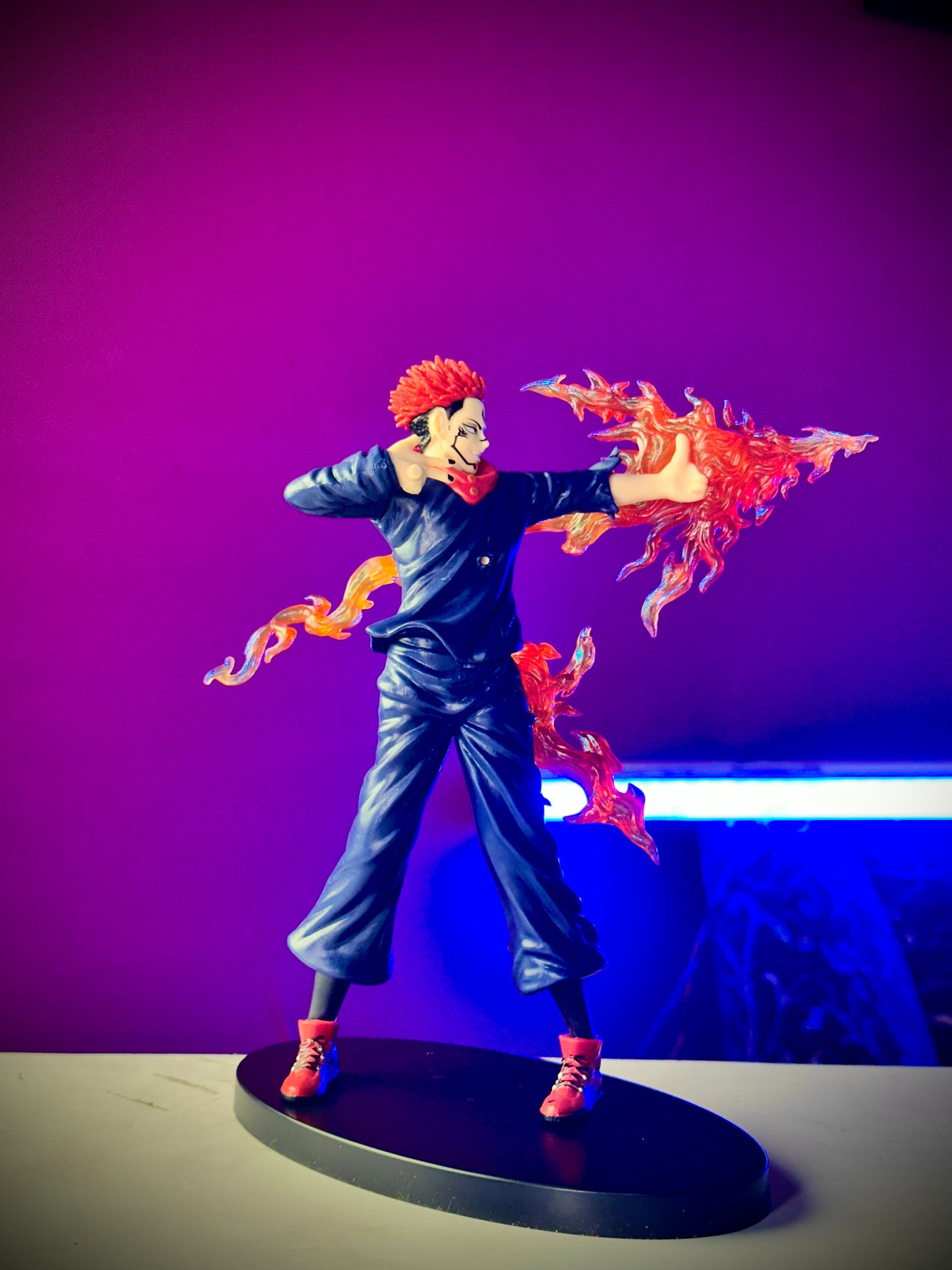 Premium battle pose collectible statue