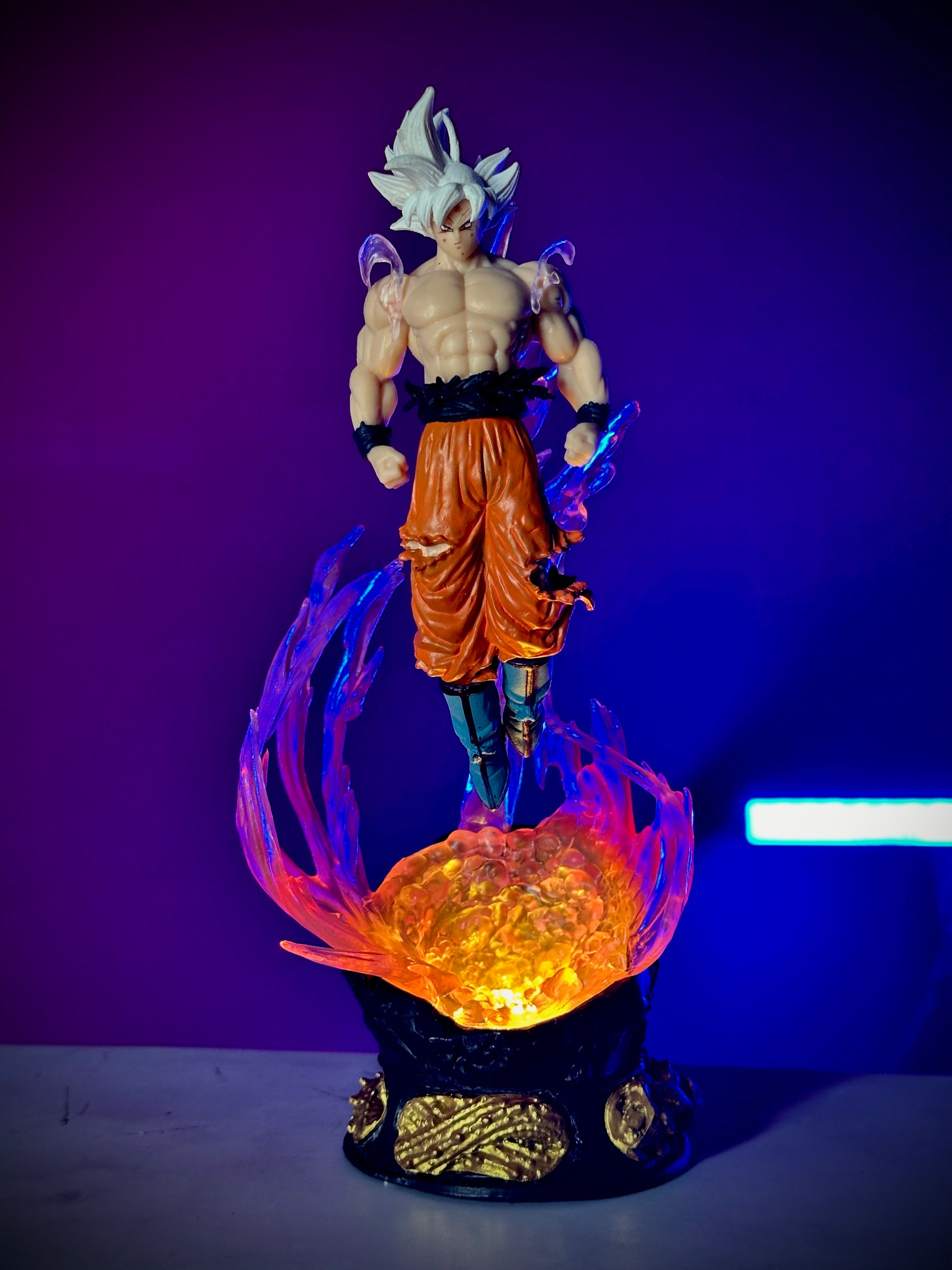 Ultra Instinct Goku 24CM LED lamp anime figure