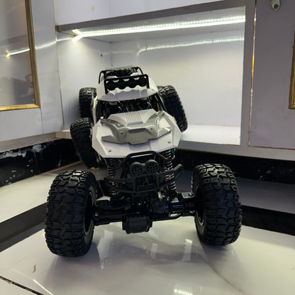  MOKA six-wheel-drive RC rock crawler with large tyres, spring suspension and LED headlights